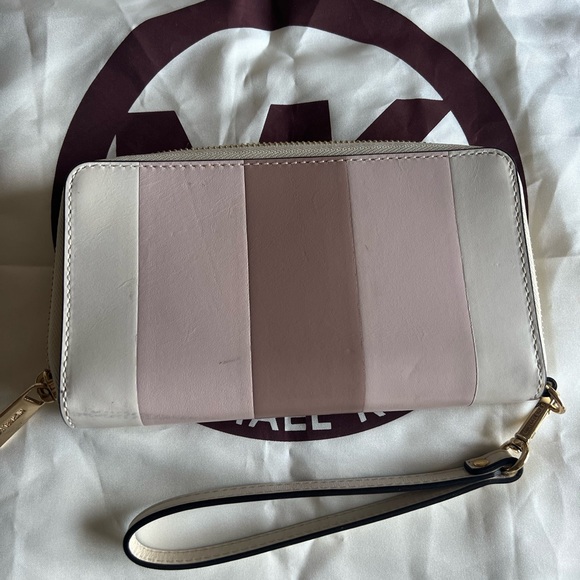 MK Wallet - Picture 2 of 11